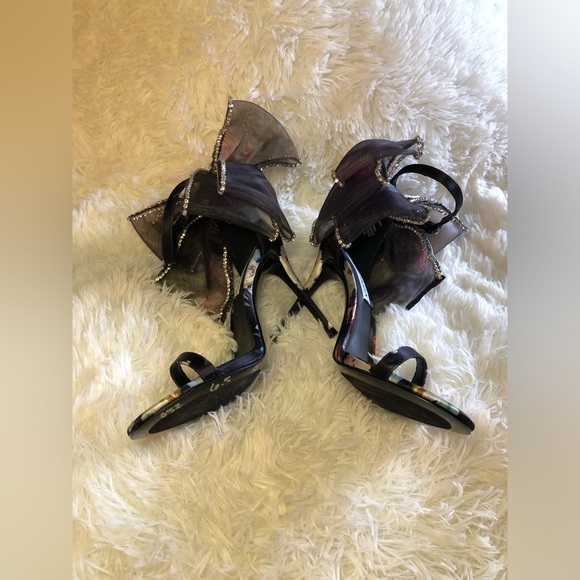 Steve Madden Black w/ Floral Accents and Bow NWOT size 6.5 Benni-R Satin Sandals - Picture 12 of 16
